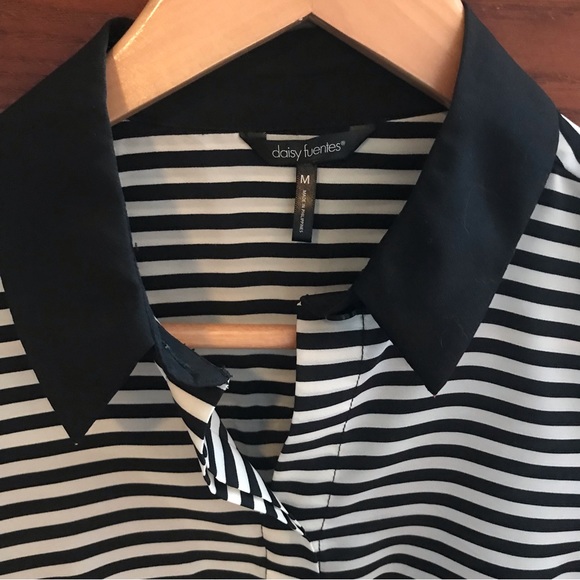 Daisy Fuentes Size Medium Black and White Sleeveless Button Down Summer Top - Picture 9 of 10